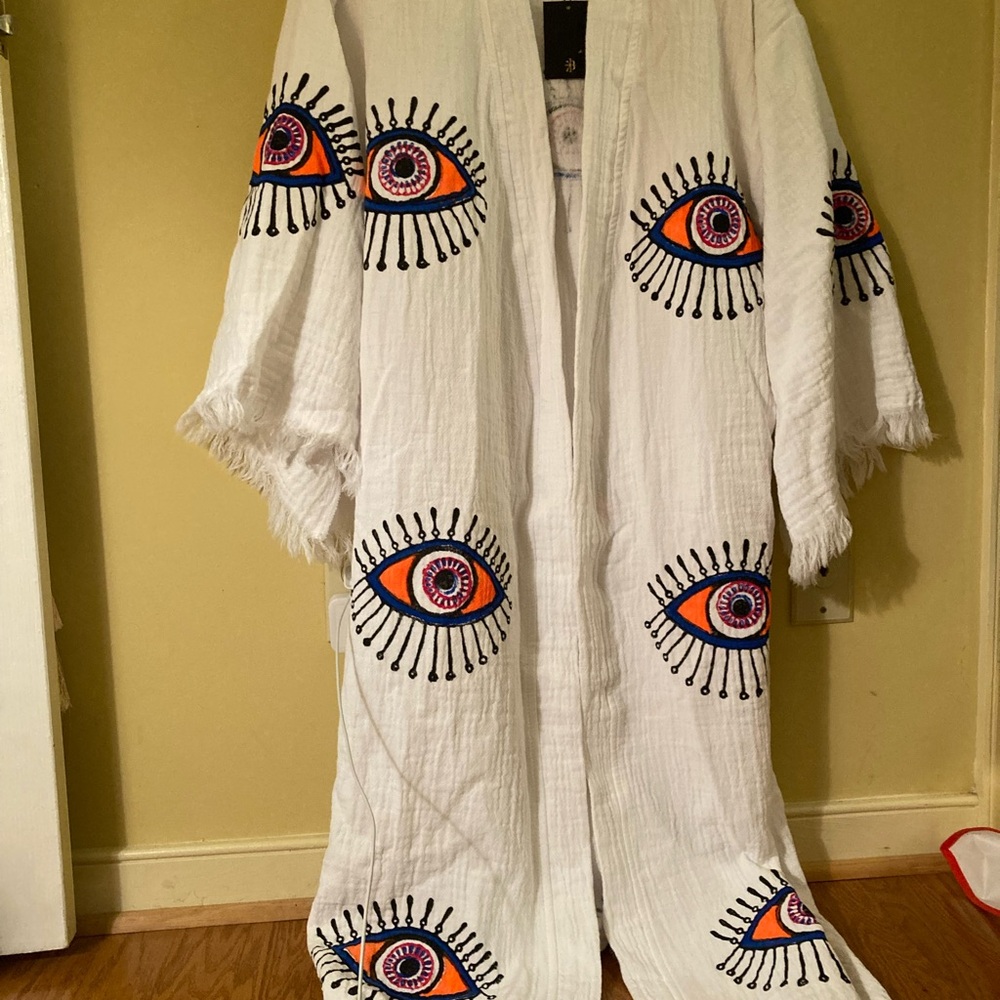 Embroidered Eye Motif White Kimono